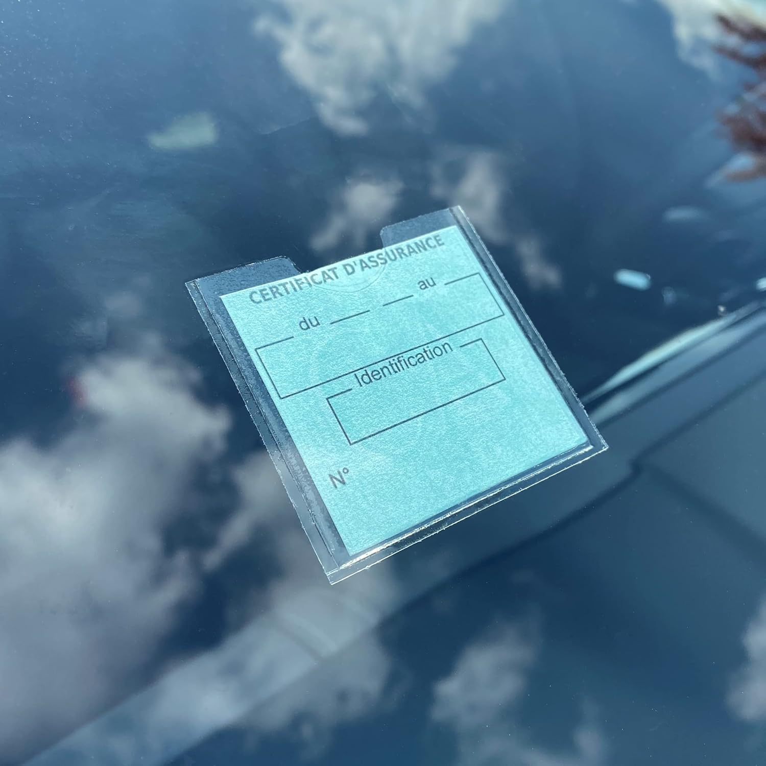 Générique Pochette Porte Vignette Attestation Assurance Auto - Fabriqué en France - Etui Adhésif Transparent Autocollant - Voiture Rangement Protection Plastifiée